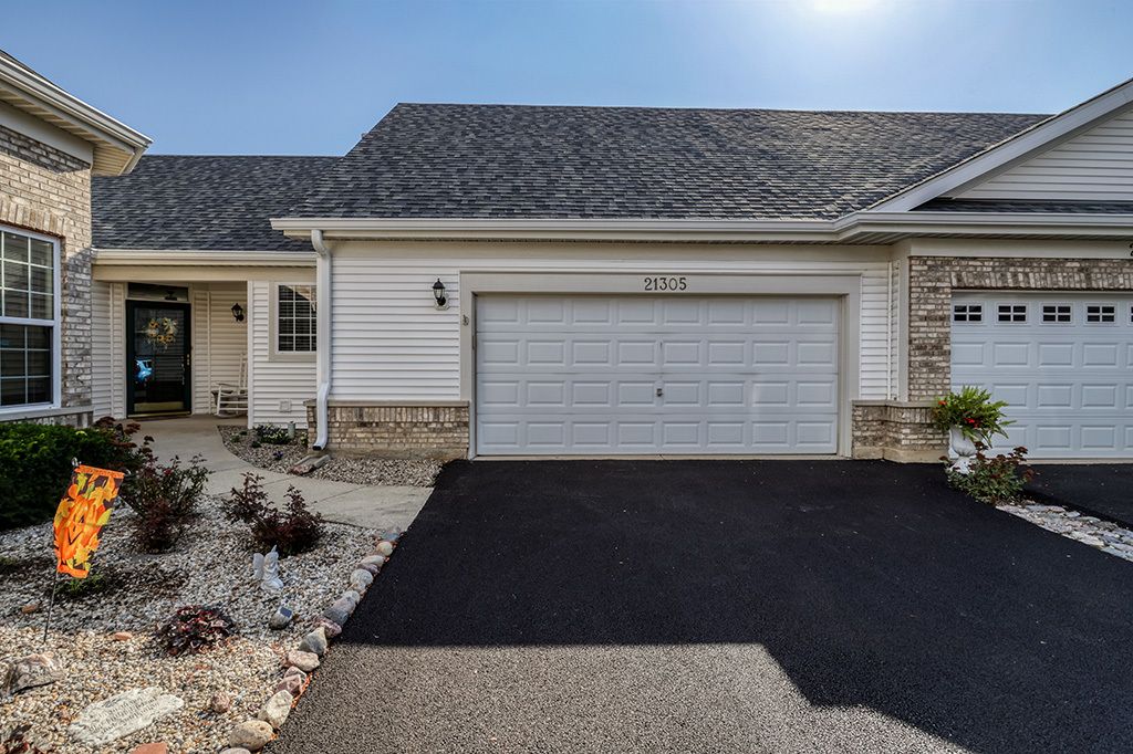 21305 HIDDEN LAKE Court 21305, Crest Hill, IL 60403 — exterior