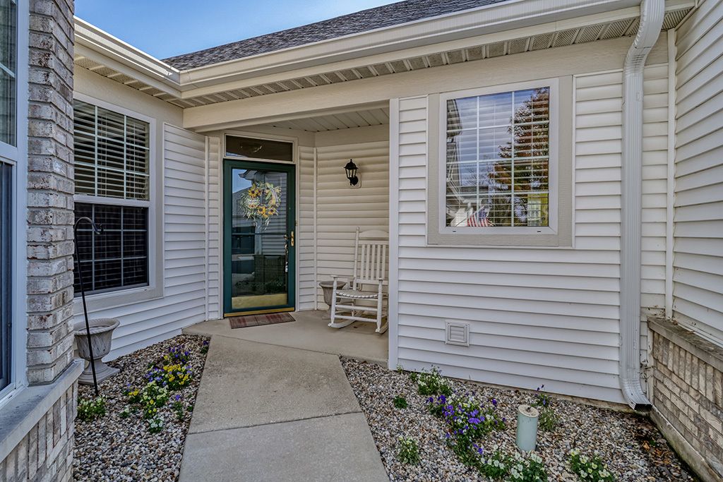21305 HIDDEN LAKE Court 21305, Crest Hill, IL 60403 — photo 2