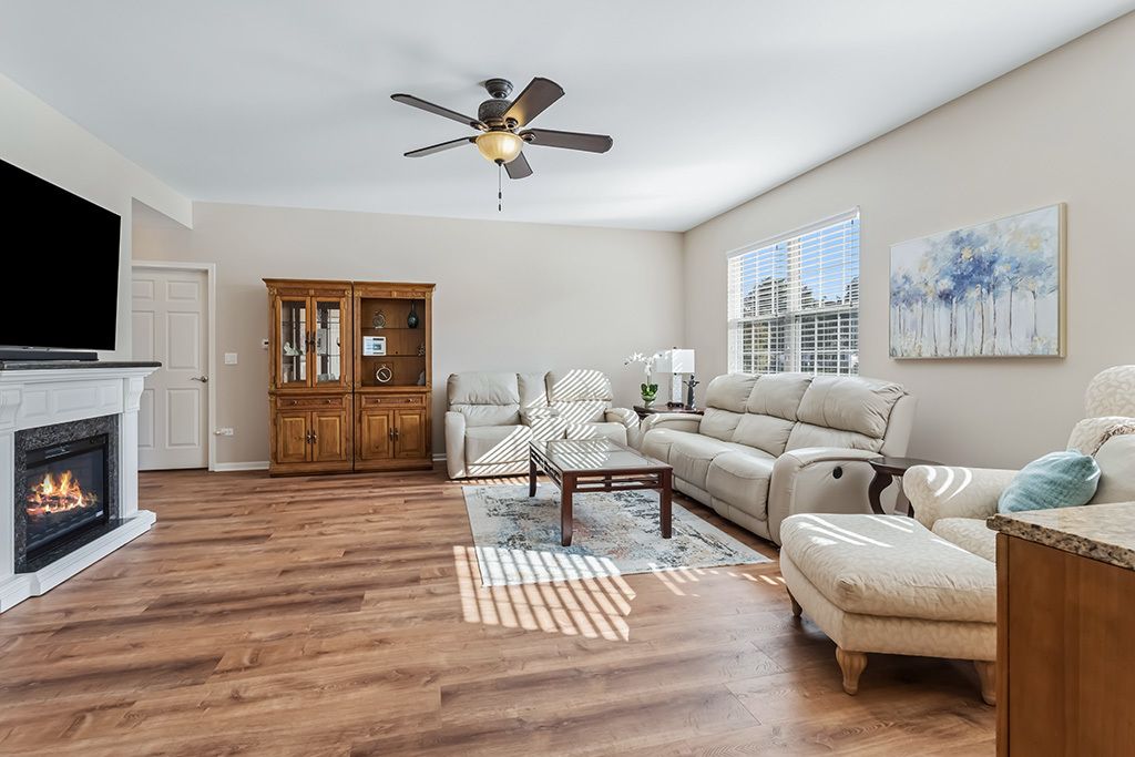 21305 HIDDEN LAKE Court 21305, Crest Hill, IL 60403 — photo 4