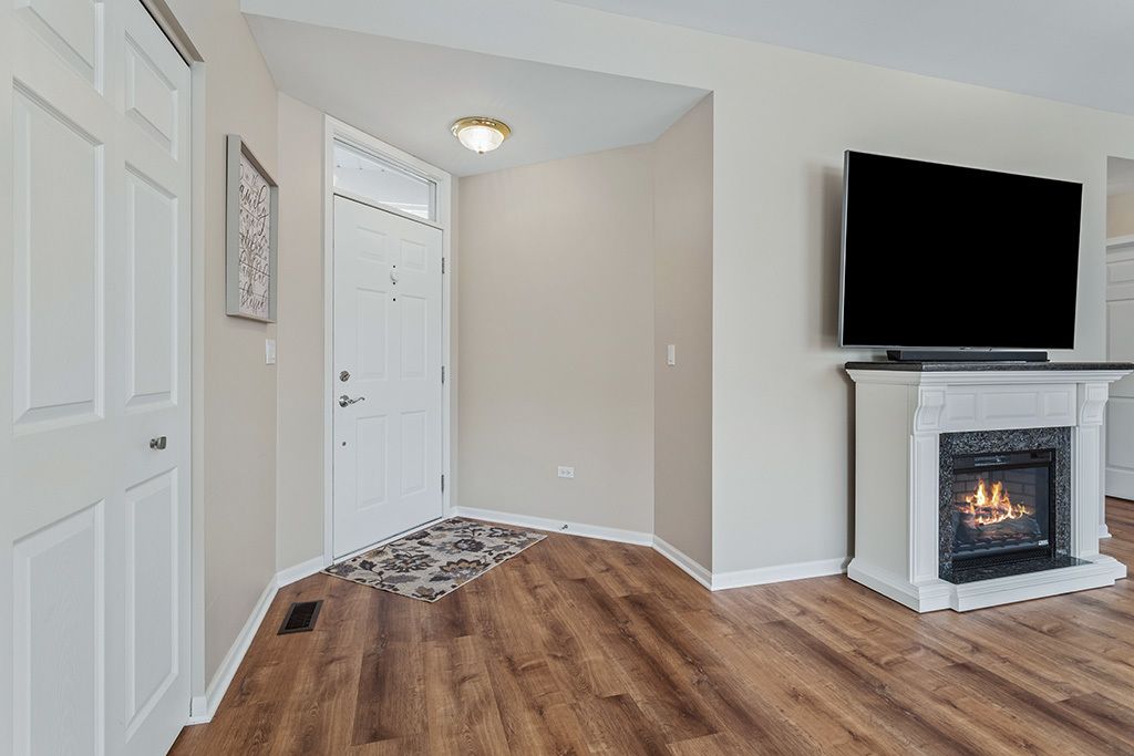 21305 HIDDEN LAKE Court 21305, Crest Hill, IL 60403 — photo 5