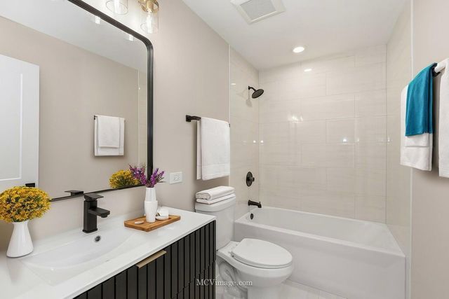 9322 S Trumbull Avenue, Evergreen Park, IL 60805