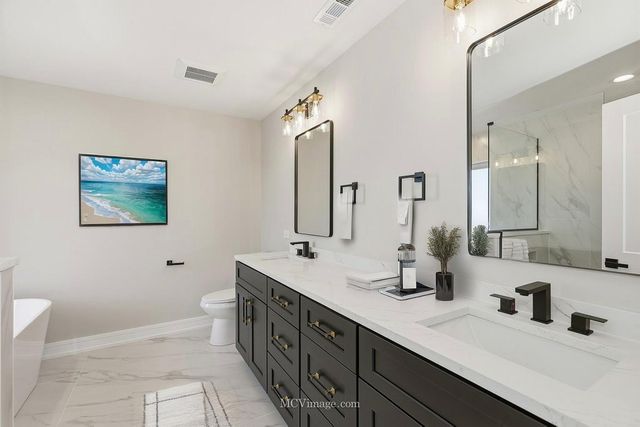 9322 S Trumbull Avenue, Evergreen Park, IL 60805