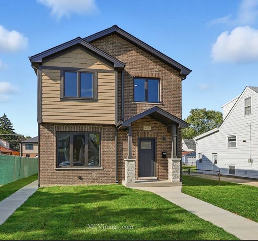 9322 S Trumbull Avenue, Evergreen Park, IL 60805