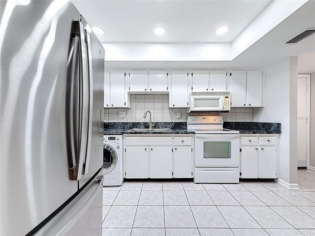 890 N VILLAGE DRIVE N 204, St Petersburg, FL 33716