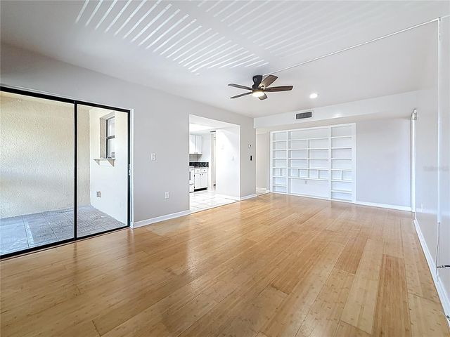 890 N VILLAGE DRIVE N 204, St Petersburg, FL 33716