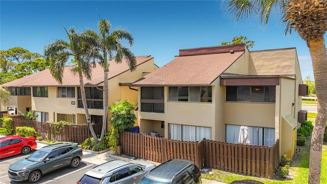 890 N VILLAGE DRIVE N 204, St Petersburg, FL 33716