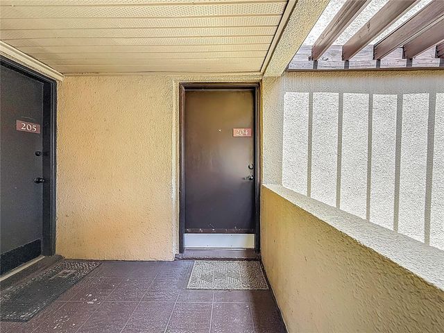 890 N VILLAGE DRIVE N 204, St Petersburg, FL 33716