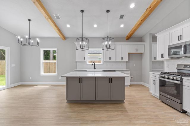 8332 Vickie St, Pensacola, FL 32514