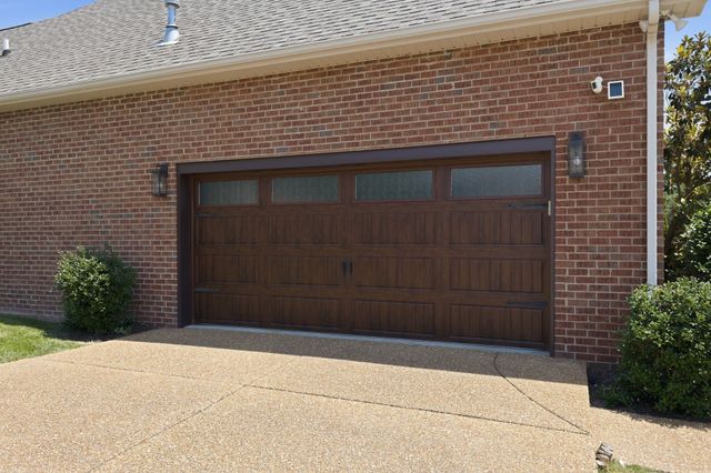 932 Century Oak Dr, Nashville, TN 37211