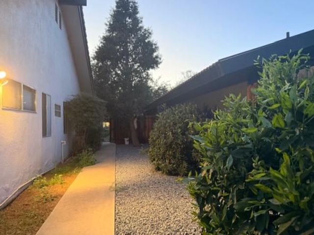 1674 W Bullard Avenue, Fresno, CA 93711