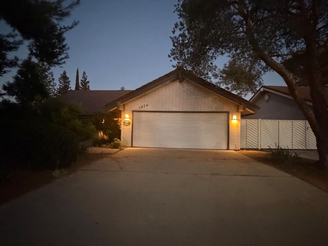 1674 W Bullard Avenue, Fresno, CA 93711