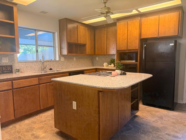 1674 W Bullard Avenue, Fresno, CA 93711