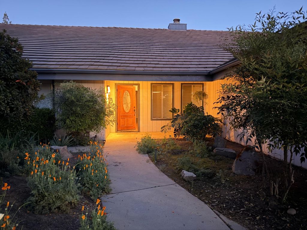 1674 W Bullard Avenue, Fresno, CA 93711