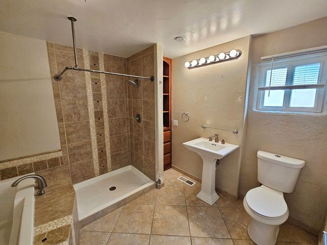 1604 LOS ARBOLES Avenue NW, Albuquerque, NM 87107