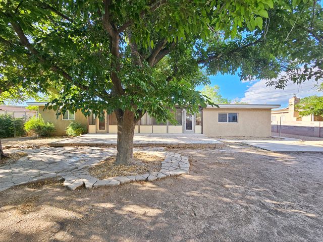 1604 LOS ARBOLES Avenue NW, Albuquerque, NM 87107