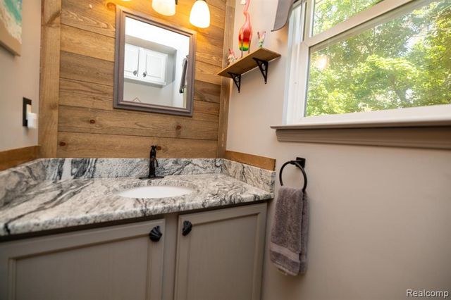 9470 Mandon Road, White Lake, MI 48386