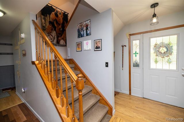 9470 Mandon Road, White Lake, MI 48386