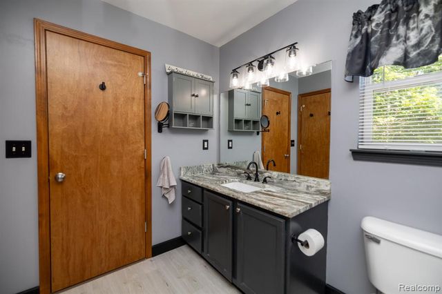 9470 Mandon Road, White Lake, MI 48386