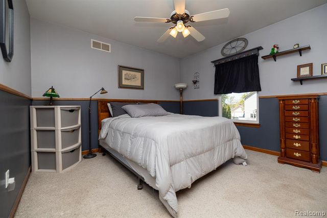 9470 Mandon Road, White Lake, MI 48386