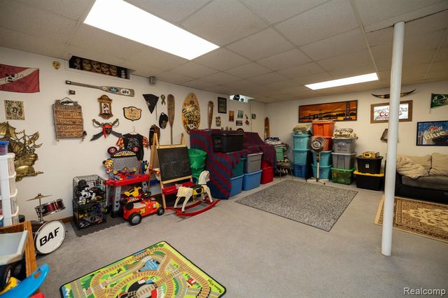 9470 Mandon Road, White Lake, MI 48386