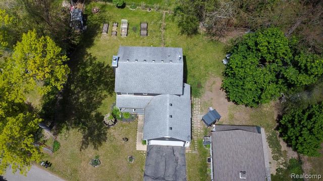 9470 Mandon Road, White Lake, MI 48386