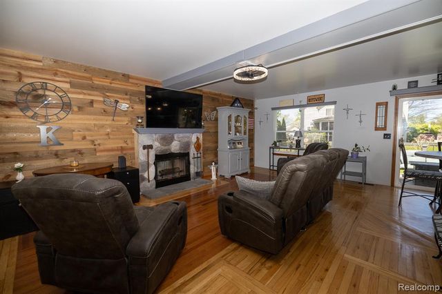 9470 Mandon Road, White Lake, MI 48386