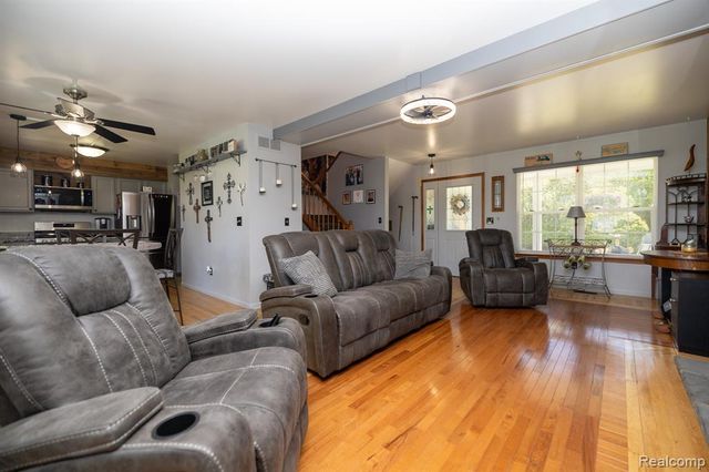 9470 Mandon Road, White Lake, MI 48386