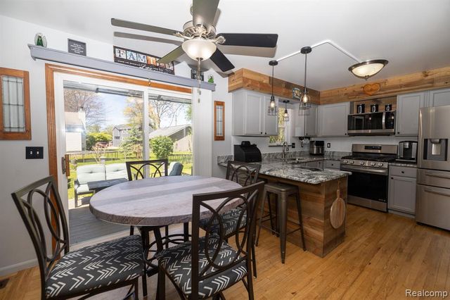 9470 Mandon Road, White Lake, MI 48386