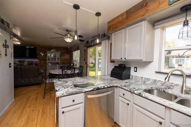 9470 Mandon Road, White Lake, MI 48386