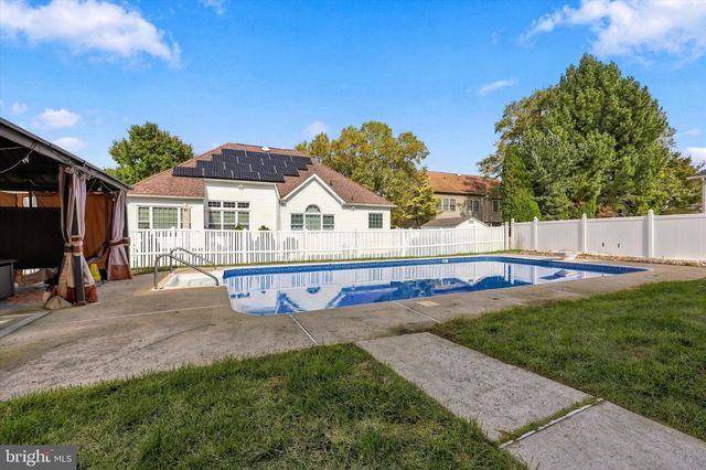 137 TRADEWINDS DR, Mount Royal, NJ 08061
