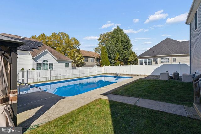137 TRADEWINDS DR, Mount Royal, NJ 08061
