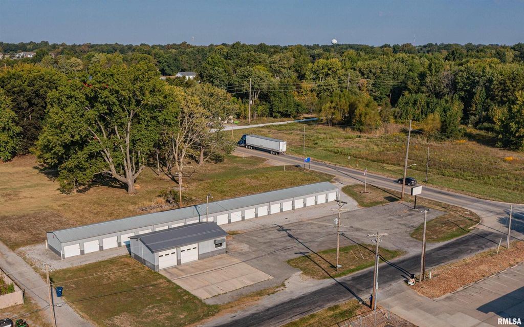 Image 12 of property listing at 2801 & 2803 Veterans Memorial Drive, Mt Vernon, IL 62864