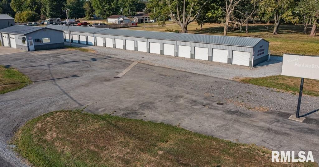 Image 15 of property listing at 2801 & 2803 Veterans Memorial Drive, Mt Vernon, IL 62864