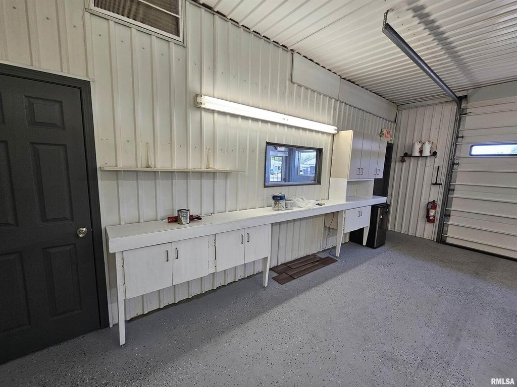 Image 19 of property listing at 2801 & 2803 Veterans Memorial Drive, Mt Vernon, IL 62864