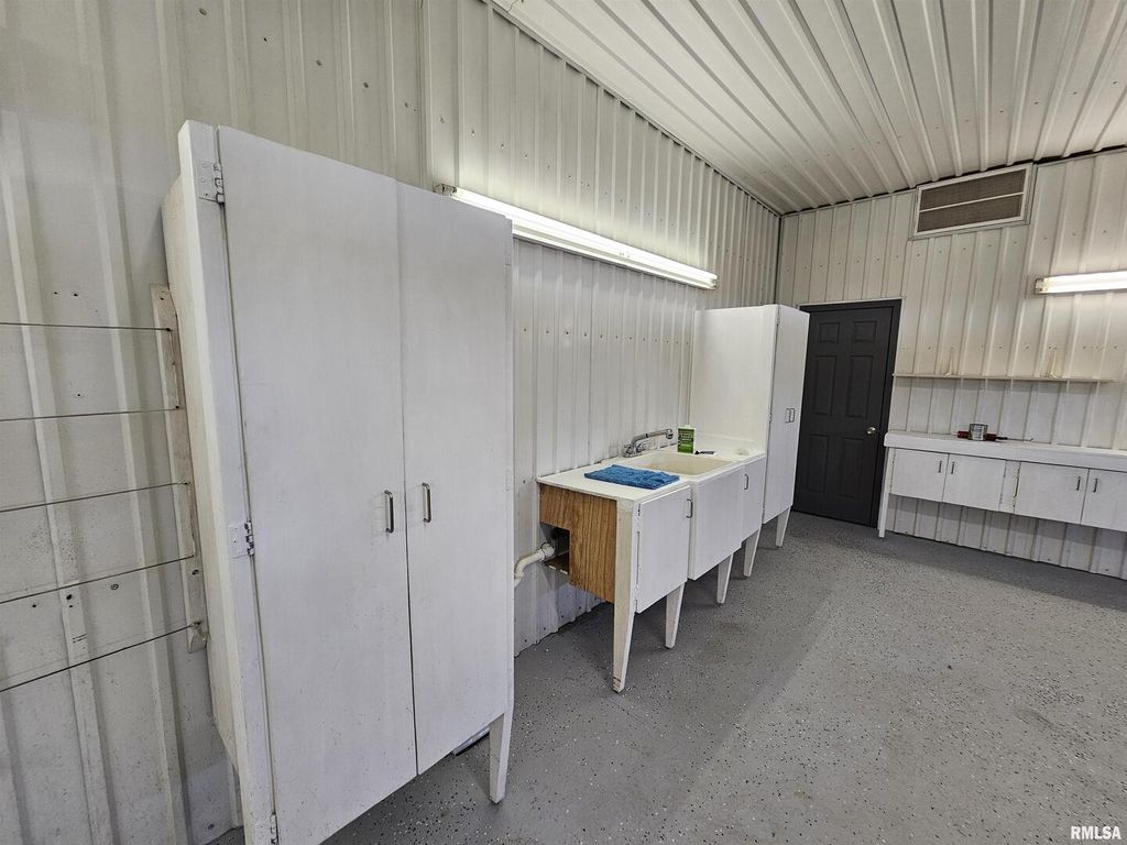 Image 20 of property listing at 2801 & 2803 Veterans Memorial Drive, Mt Vernon, IL 62864