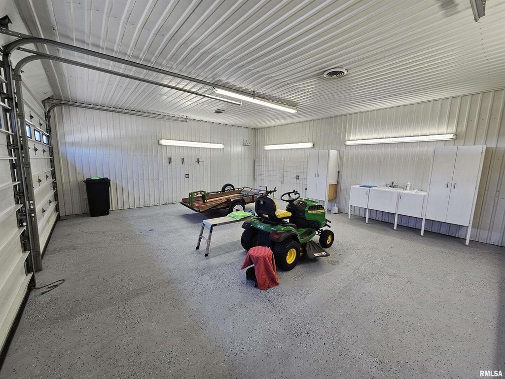 Image 22 of property listing at 2801 & 2803 Veterans Memorial Drive, Mt Vernon, IL 62864