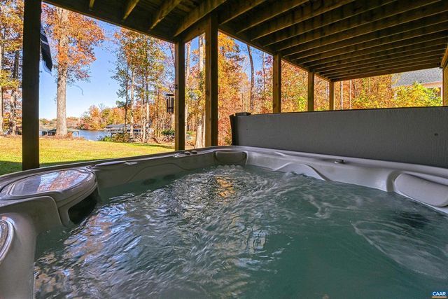 15 WOLFTRAP CT, Bumpass, VA 23024