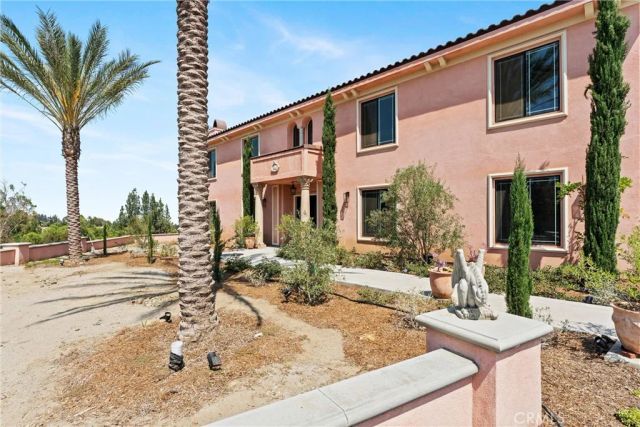 17190 Small Canyon Ln, Riverside, CA 92506