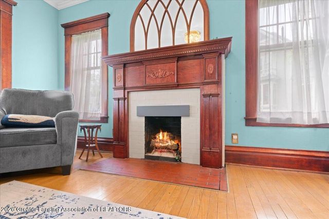 238 W River Street, Grand Ledge, MI 48837
