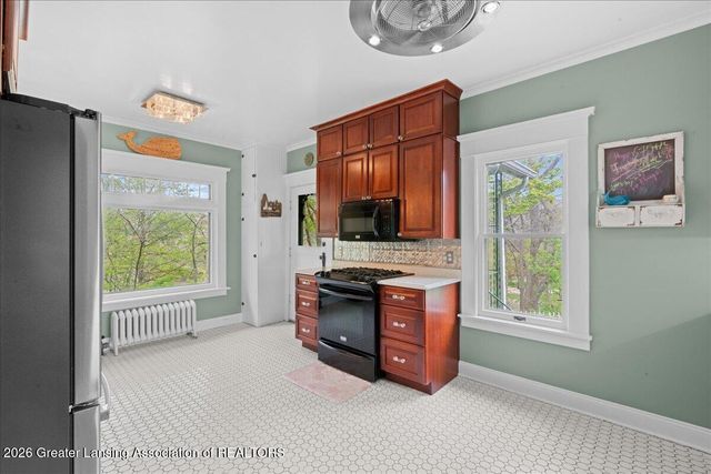 238 W River Street, Grand Ledge, MI 48837