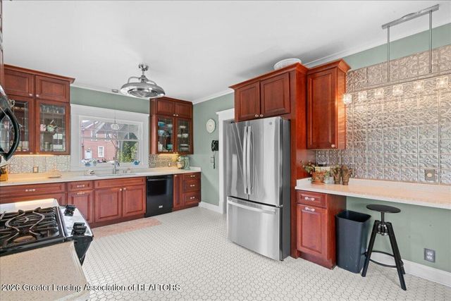 238 W River Street, Grand Ledge, MI 48837