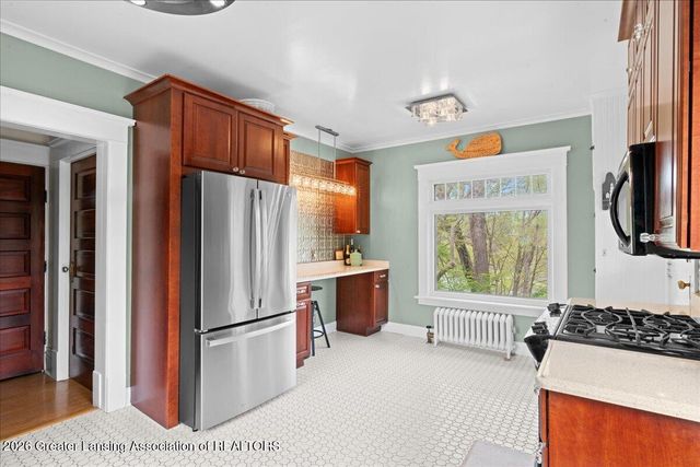238 W River Street, Grand Ledge, MI 48837