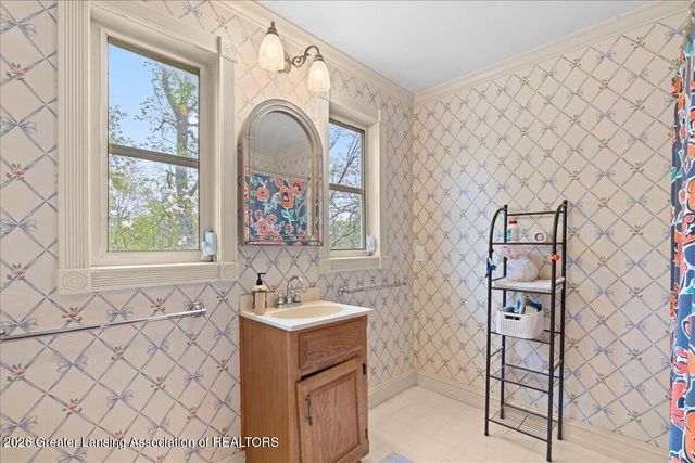 238 W River Street, Grand Ledge, MI 48837