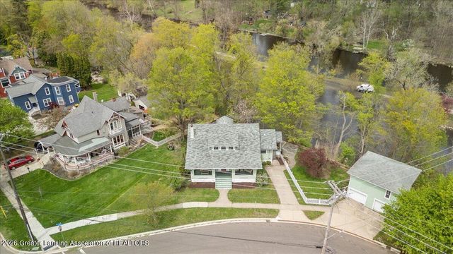 238 W River Street, Grand Ledge, MI 48837