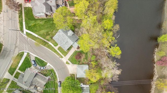 238 W River Street, Grand Ledge, MI 48837