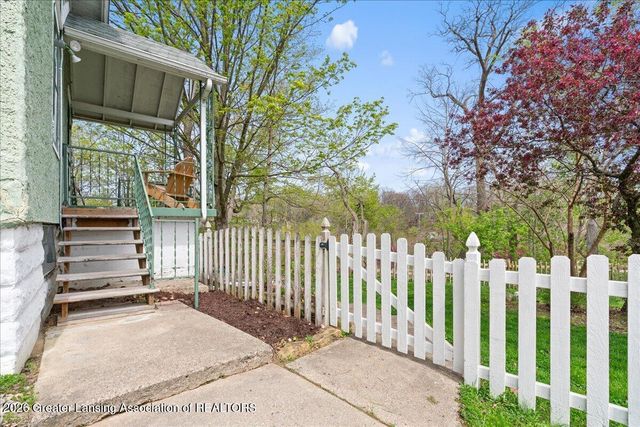 238 W River Street, Grand Ledge, MI 48837