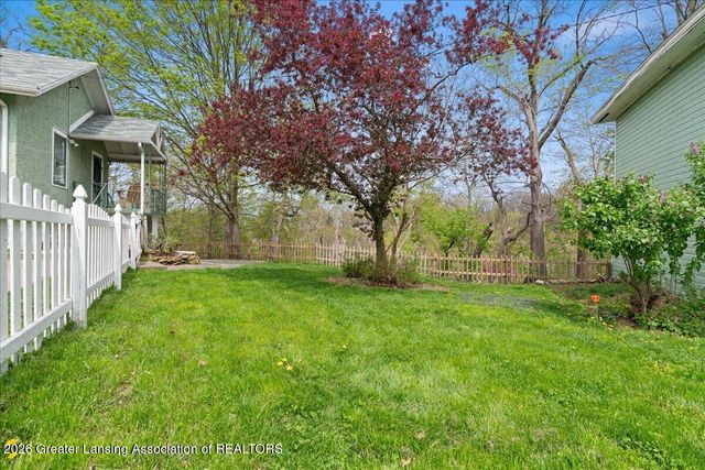 238 W River Street, Grand Ledge, MI 48837