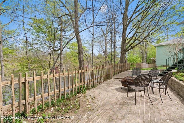 238 W River Street, Grand Ledge, MI 48837
