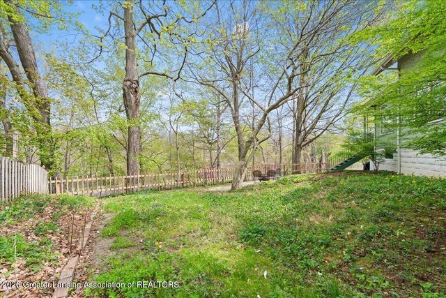 238 W River Street, Grand Ledge, MI 48837