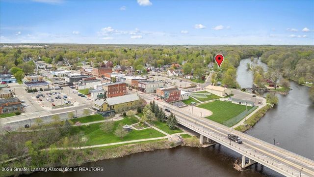 238 W River Street, Grand Ledge, MI 48837